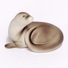 Highbank Porcelain - Otter (8.5 cm wide)