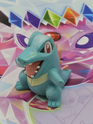 Pokémon totodile figure - pokémon,