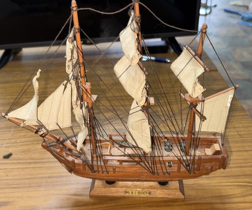 Wooden model hms bounty - wooden,