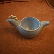 Win Vintage plastic chicken egg cup - early 1960s - length 9.5 cm blue 