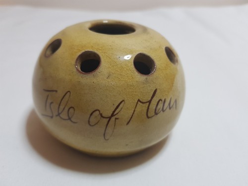 Isle man pottery - man, pourri