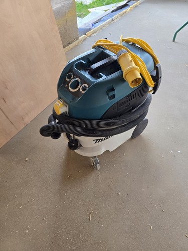 Makita vc4210mx 110v class - vc4210mx,