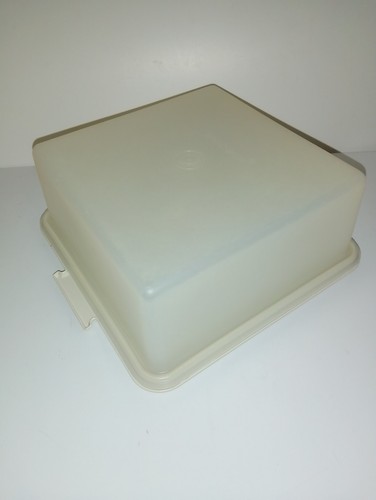 Tupperware square cake - tupperware, 10"