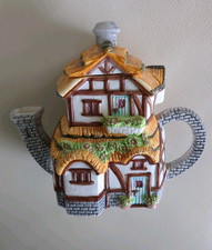Vintage Decorarive Teapot Tudor Cottage Leonardo Collection (Small Chip)