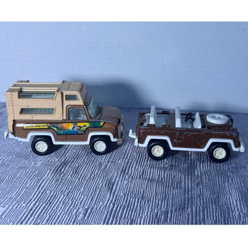 Vintage tootsietoy land rover - land,