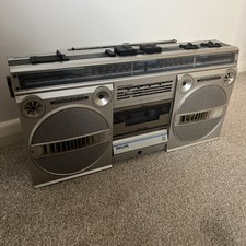 Philips D8134 Portable Boombox