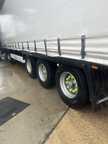Curtain side trailer - side,