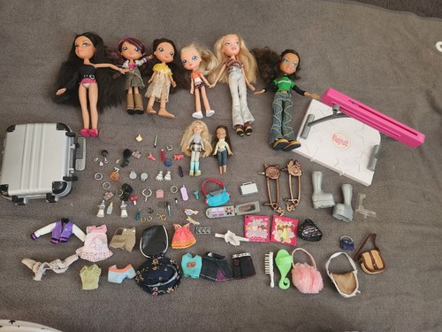 Bratz dolls bundle - bratz,