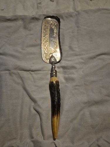 Striking antique crumb scoop - crumb,