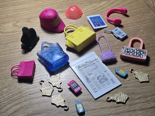 Barbie doll small - /,