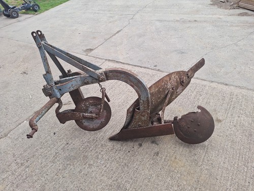 Ferguson single furrow plough - single,