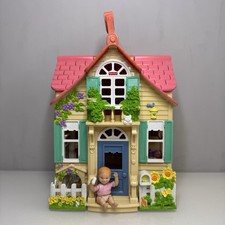 Fisher Price 751171/74848 Sweet Streets Dolls House 2000 Loving Family Baby