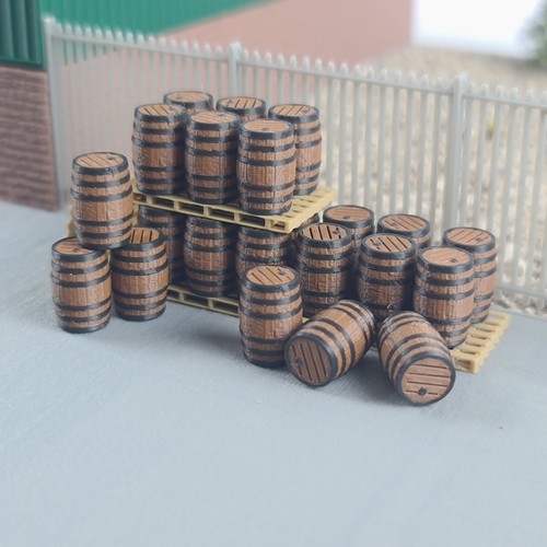 Wooden barrels large - &, pallets