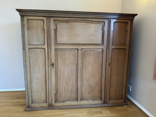 Charming rustic oak armoire - , /
