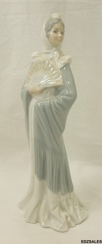 Nao lladro lady w - 12",