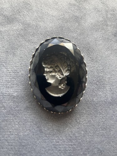 Cameo black glass reverse - glass,