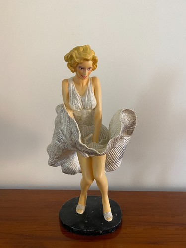 Marilyn monroe figurine - marilyn,