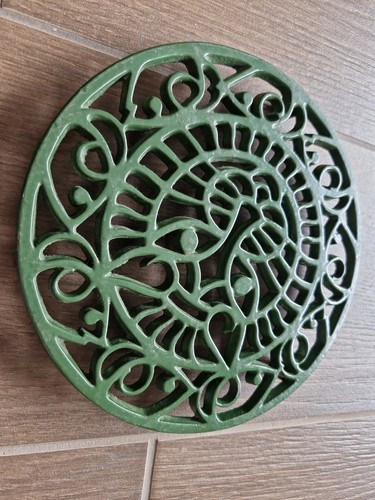 Green cast iron round trivet - green,