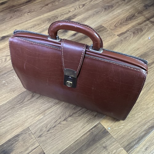Vintage gladstone briefcase - gladstone,