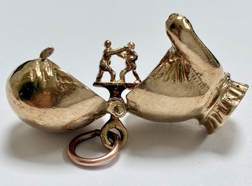 9ct yellow gold boxing - “9ct,