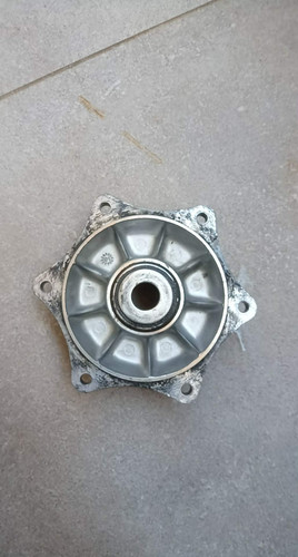 Rear wheel sprocket carrier