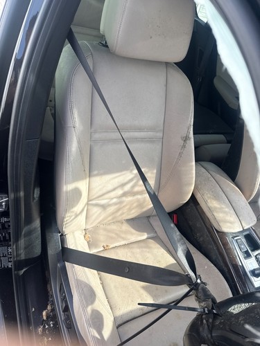 Front seat right 2011 - front,