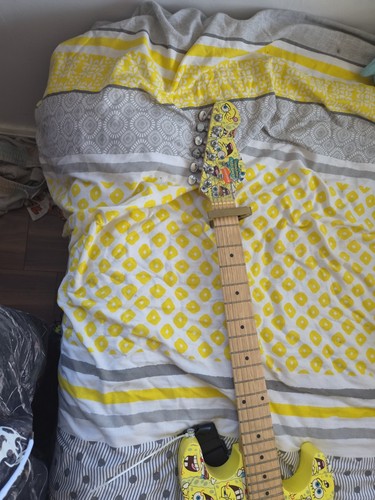 Rare vintage spongebob guitar - rare,