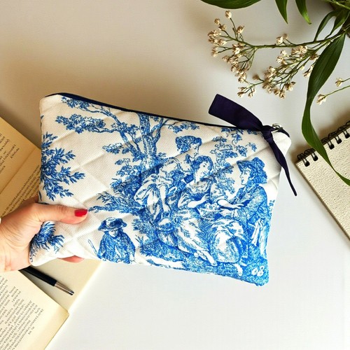 Toile jouy quilted book - de,
