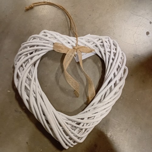 Door wall hanging heart - door/wall,