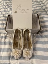 Beautiful Pair Of Ivory Lace
