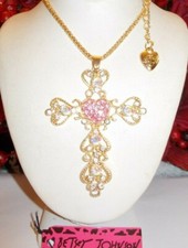BETSEY JOHNSON BEAUTIFUL CRYSTAL INLAY PINK CENTER HEART CROSS NECKLACE
