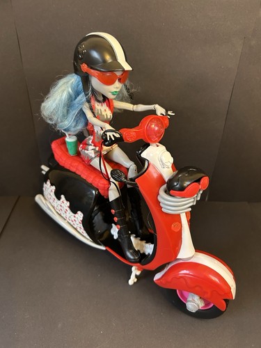 Monster high ghoulia - ghoulia, yelps