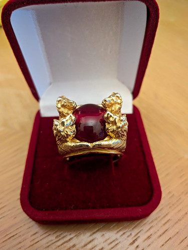 Gold colour animal head - , signet