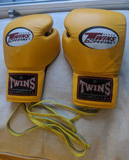 Twins Boxing Gloves 10oz Lace