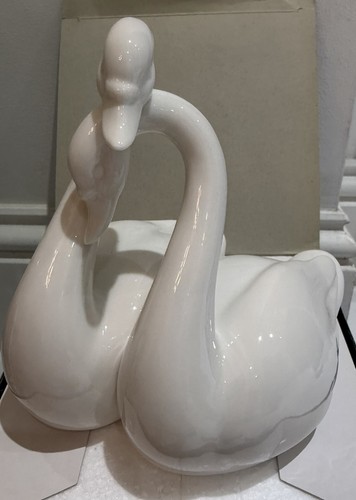White entwined swans ornament - white,