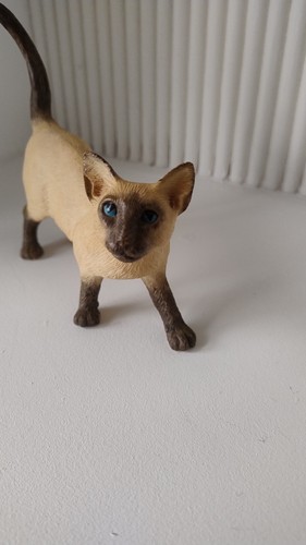 Leonardo siamese cat figurine - leonardo,