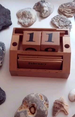 New wooden desktop perpetual - desktop,
