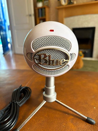 Blue snowball ice - blue,