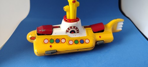The beatles corgi yellow - the,