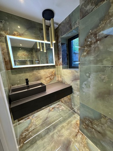 Green onyx porcelain tiles - green,