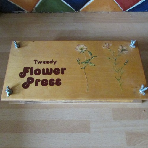 Tweedy vintage wooden - , flower