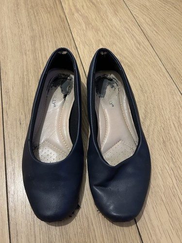 Worn navy court shoes - worn, size