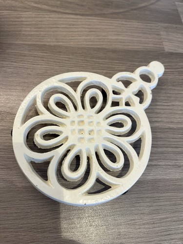 Cast iron heavy cream flower