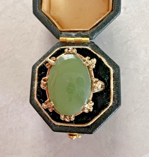 Gorgeous 9ct jade - vintage, ring
