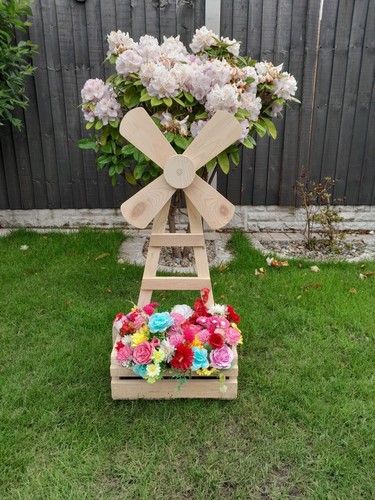 Lovely wooden windmill - lovely, flower
