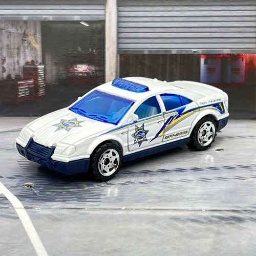 Matchbox police car opening - matchbox,