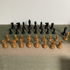 Beautiful Staunton Style Weighted Chess Set By STAUNTON CASTLE - extra Queens
