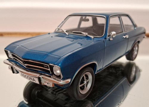 White box opel - 1:24,