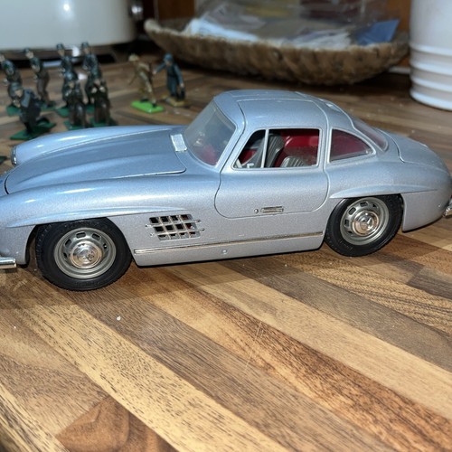 Burago scale mercedes - burago,