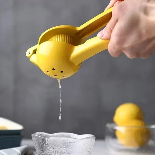 Lemon squeezer handheld - lemon,